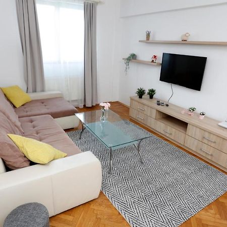 Rico'S 3 Bedroom City Center Apartment 布加勒斯特 外观 照片