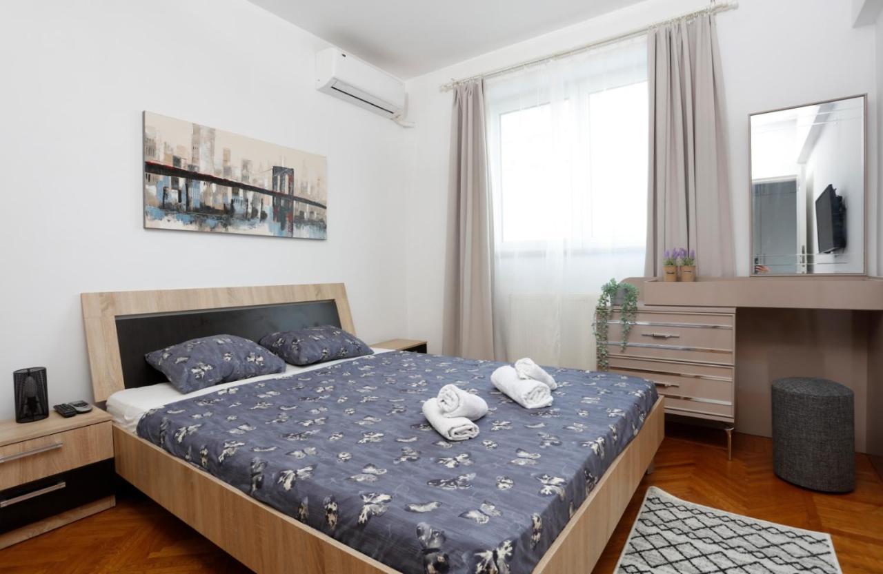 Rico'S 3 Bedroom City Center Apartment 布加勒斯特 外观 照片