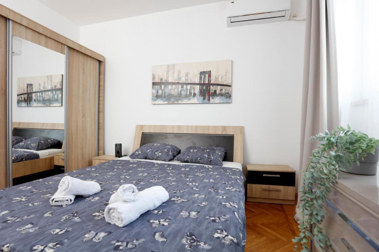 Rico'S 3 Bedroom City Center Apartment 布加勒斯特 外观 照片