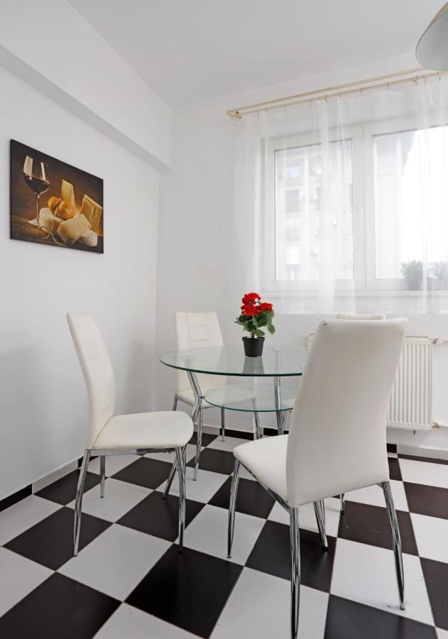 Rico'S 3 Bedroom City Center Apartment 布加勒斯特 外观 照片